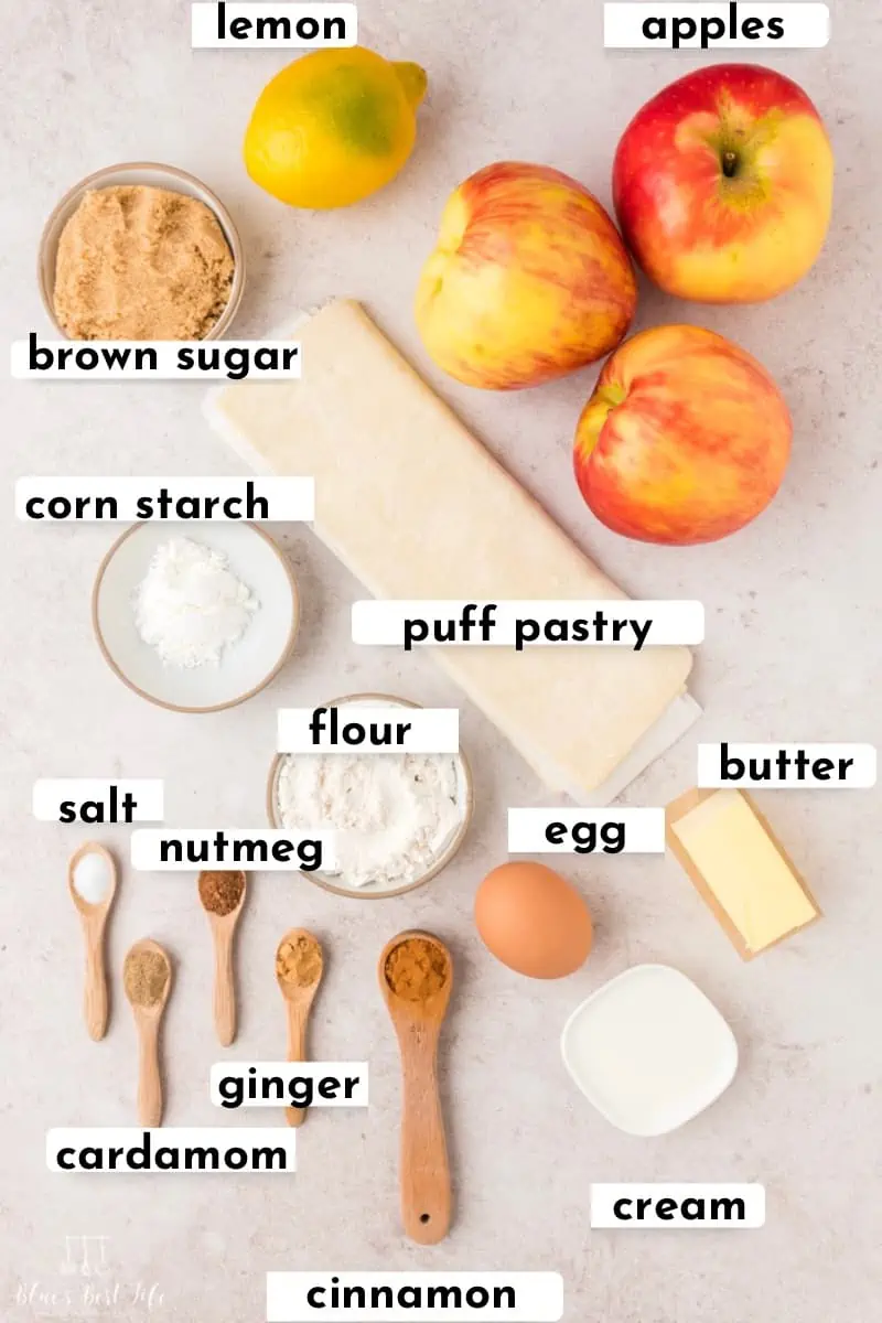 Ingredients for the apple pie bites with puff pastry. 