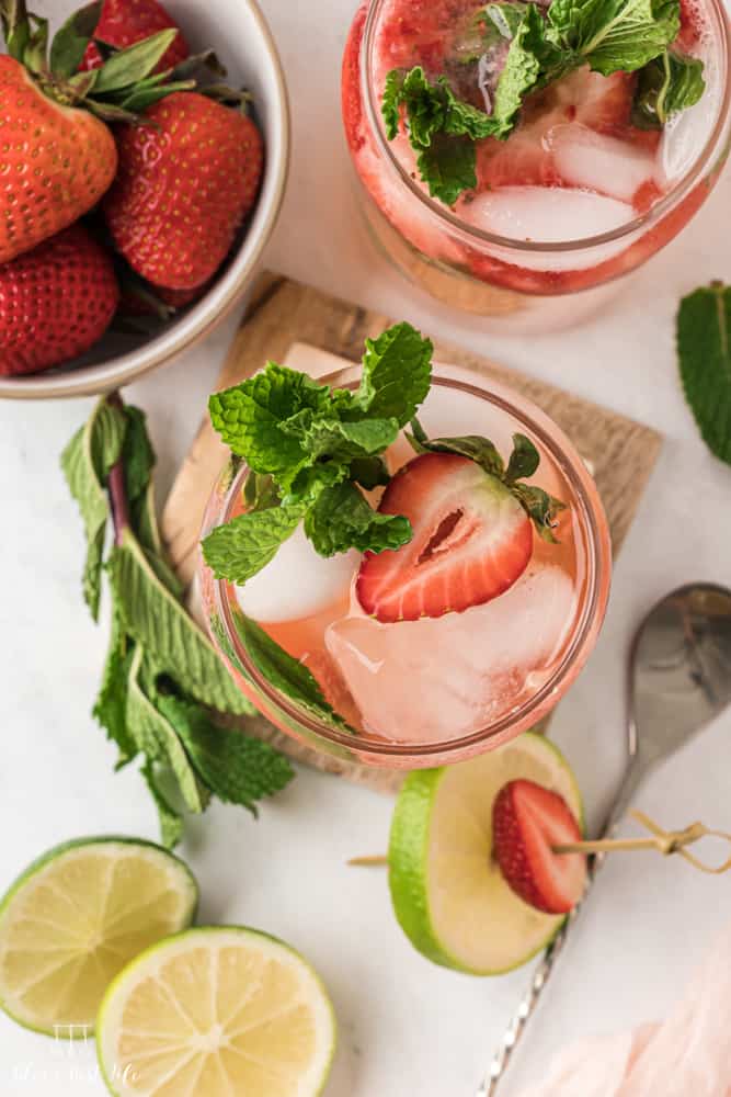 An overhead of the strawberry mojito mocktail. 