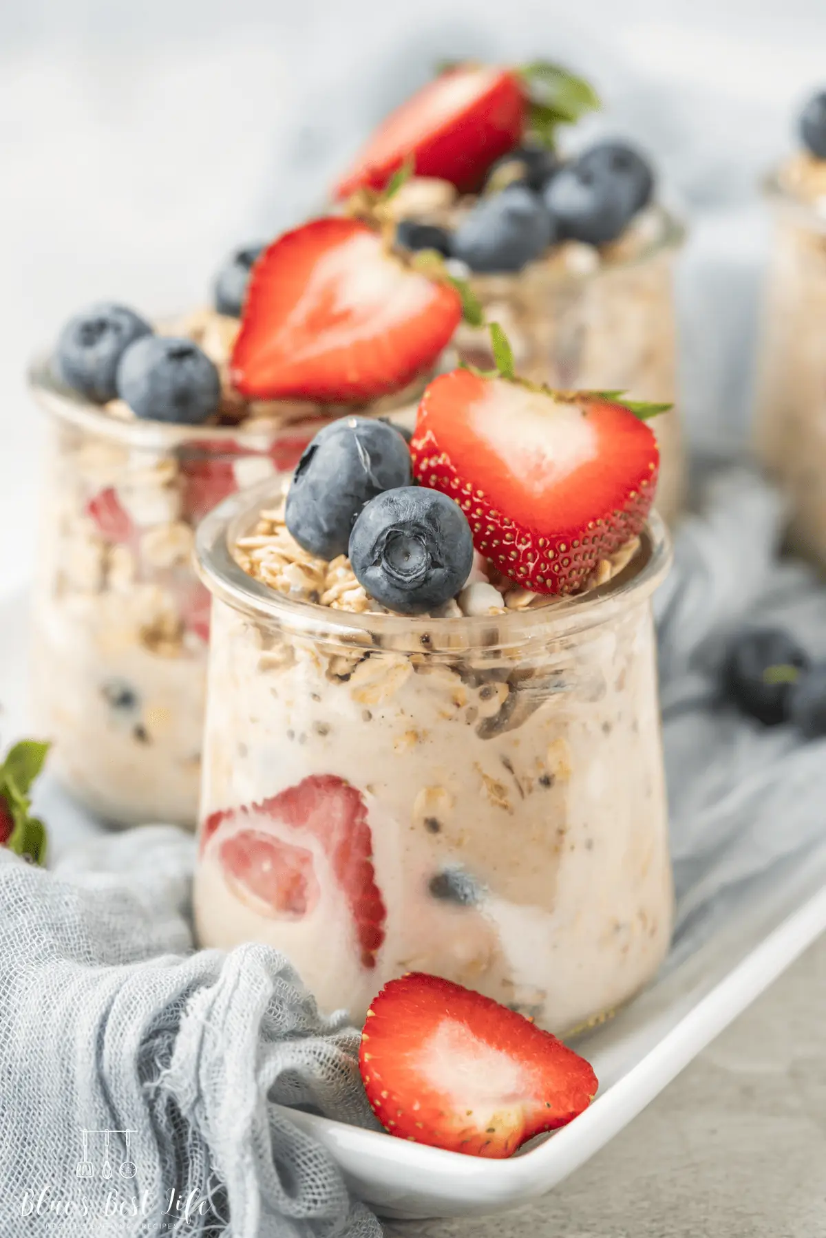 Single serving of overnight oats in glass jars. 