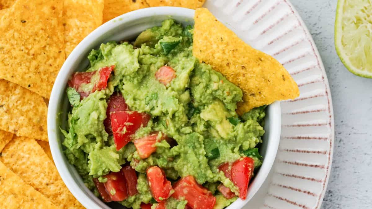 Easy Guacamole With Tomatoes