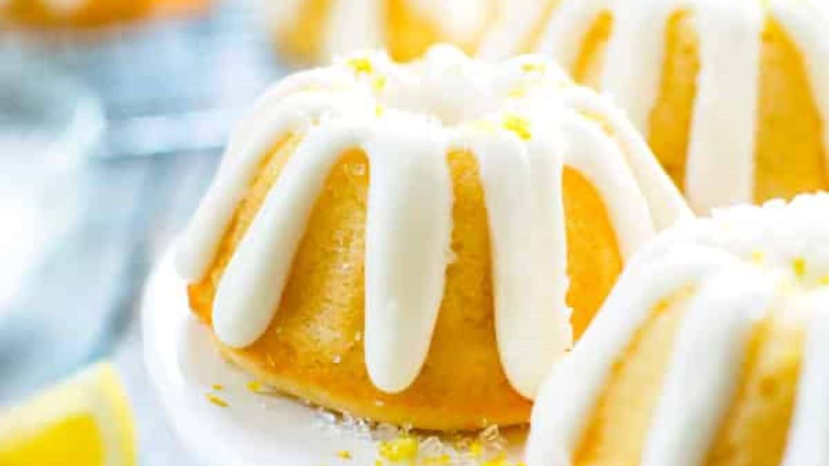 lemon bundt cakes