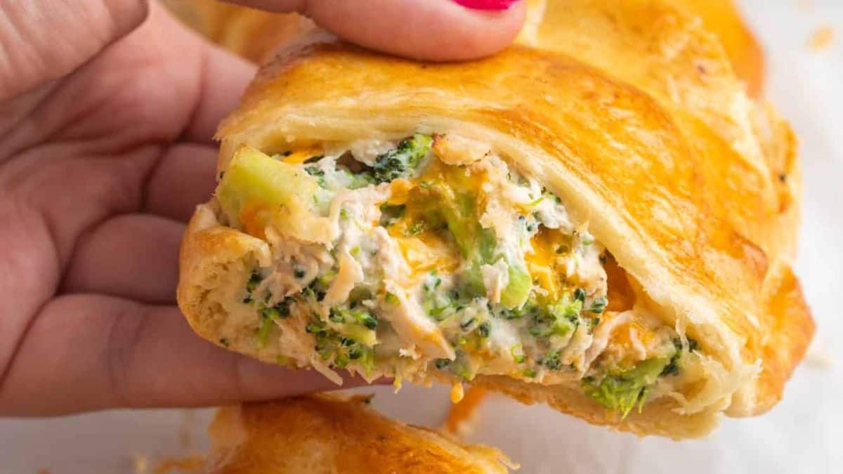 Cheesy Chicken And Broccoli Crescent Ring