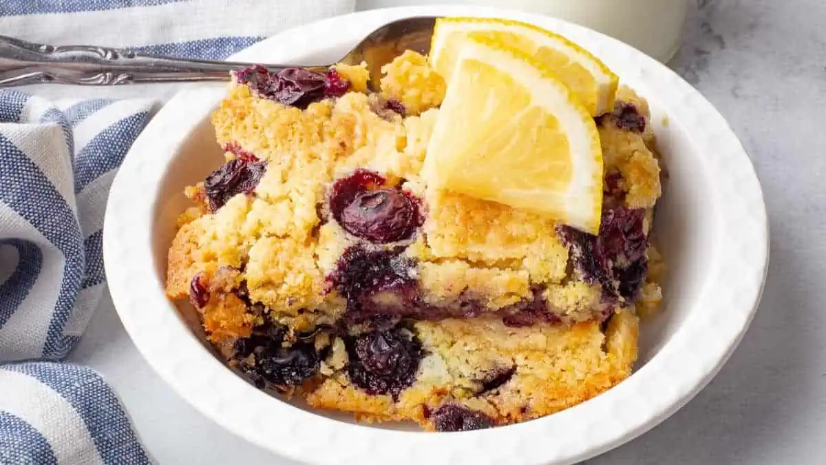 3 Ingredient Lemon Blueberry Dump Cake