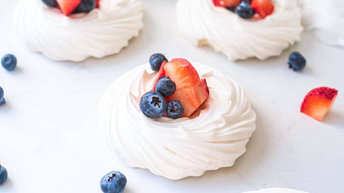 mini pavlovas