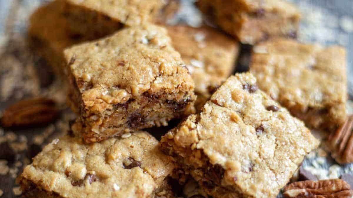 Chewy Oatmeal Chocolate Chip Peanut Butter Bars