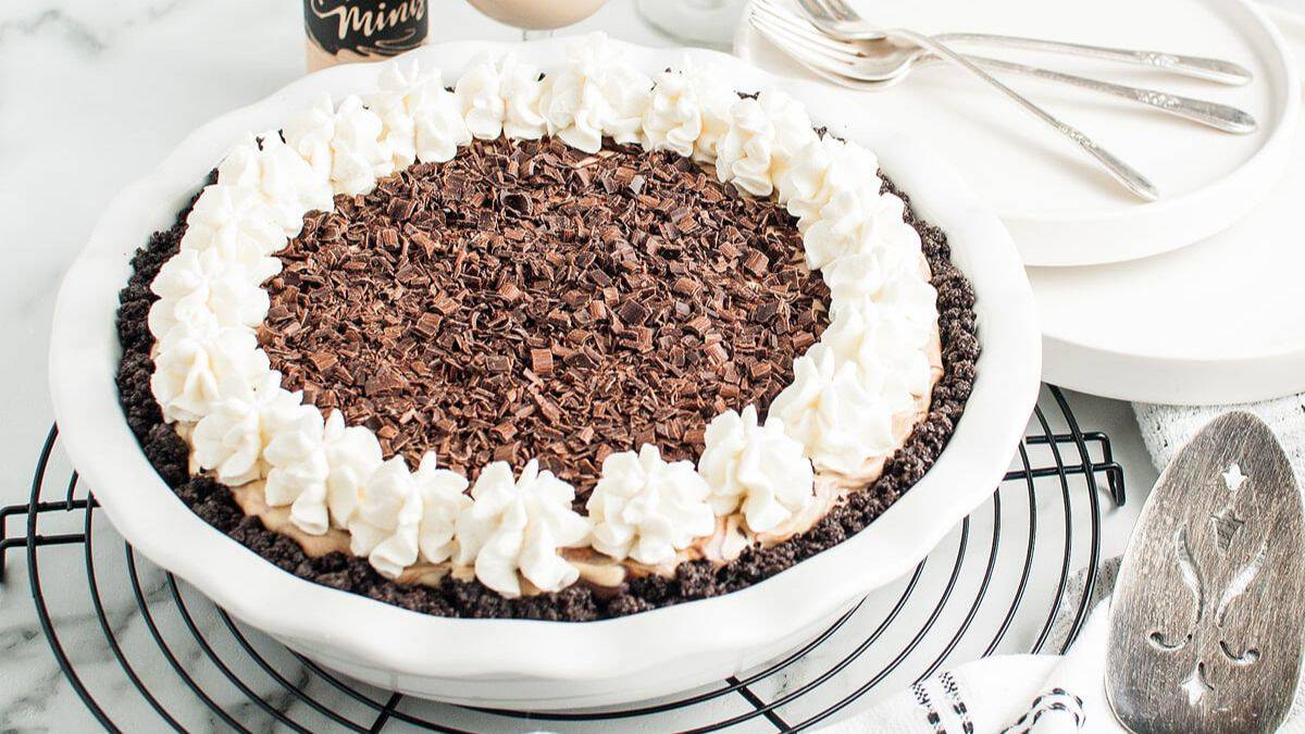 Bailey&rsquo;s Irish Cream No Bake Pie with Oreo Crust