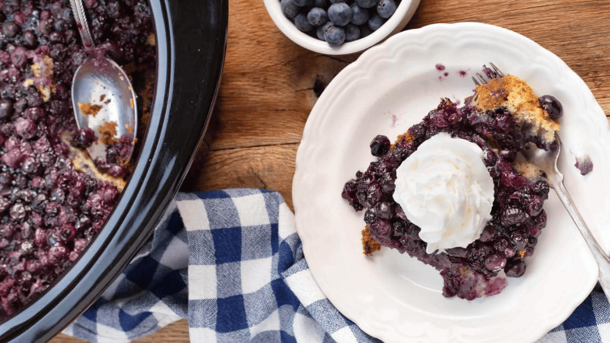 Slow Cooker Blueberry Cobbler