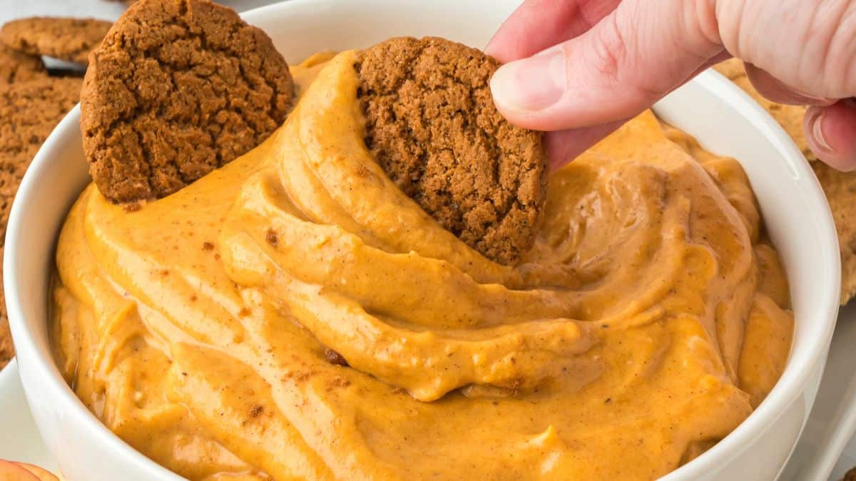 Easy Cream Cheese Pumpkin Dip For Gingersnap Cookies
