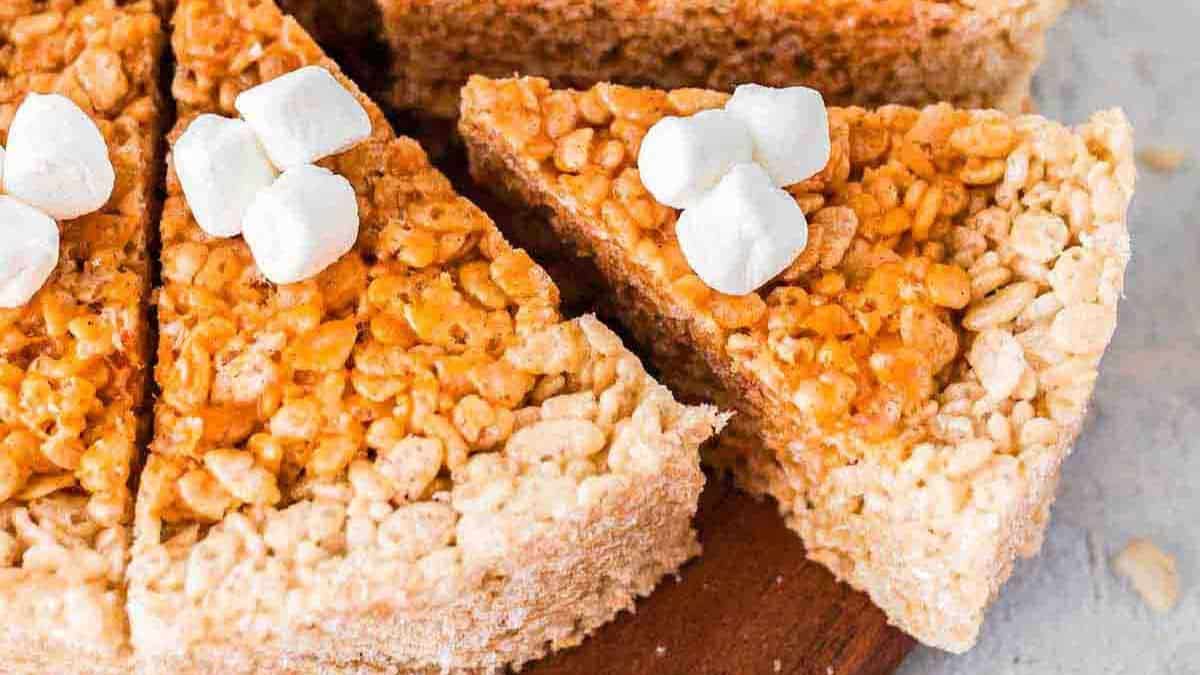 Rice Krispie Treats decorated like pumpkin pie with marshmallows on top
