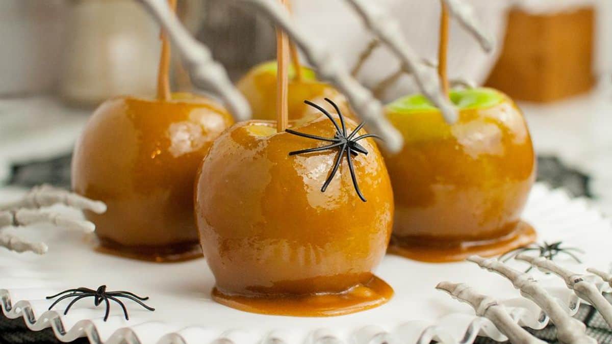 Easy DIY Caramel Apples Halloween Treat