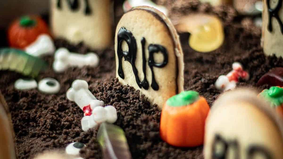 Halloween Graveyard Brownies