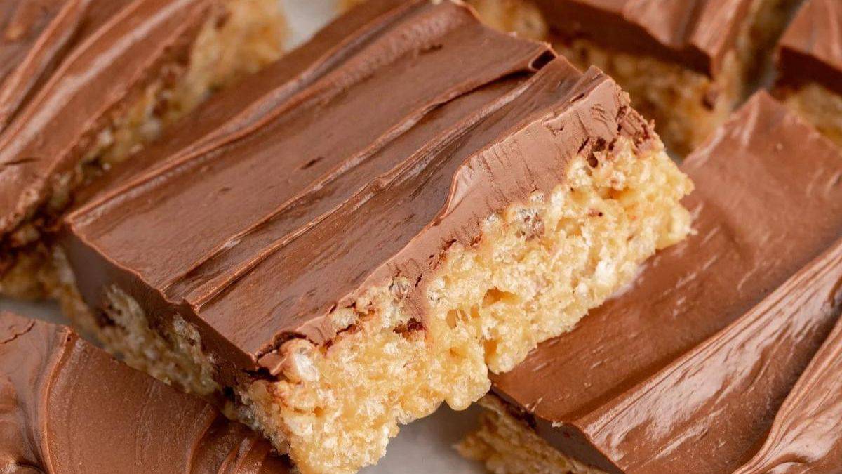 a square of Rice Krispie Scotcheroos topped with chocolate
