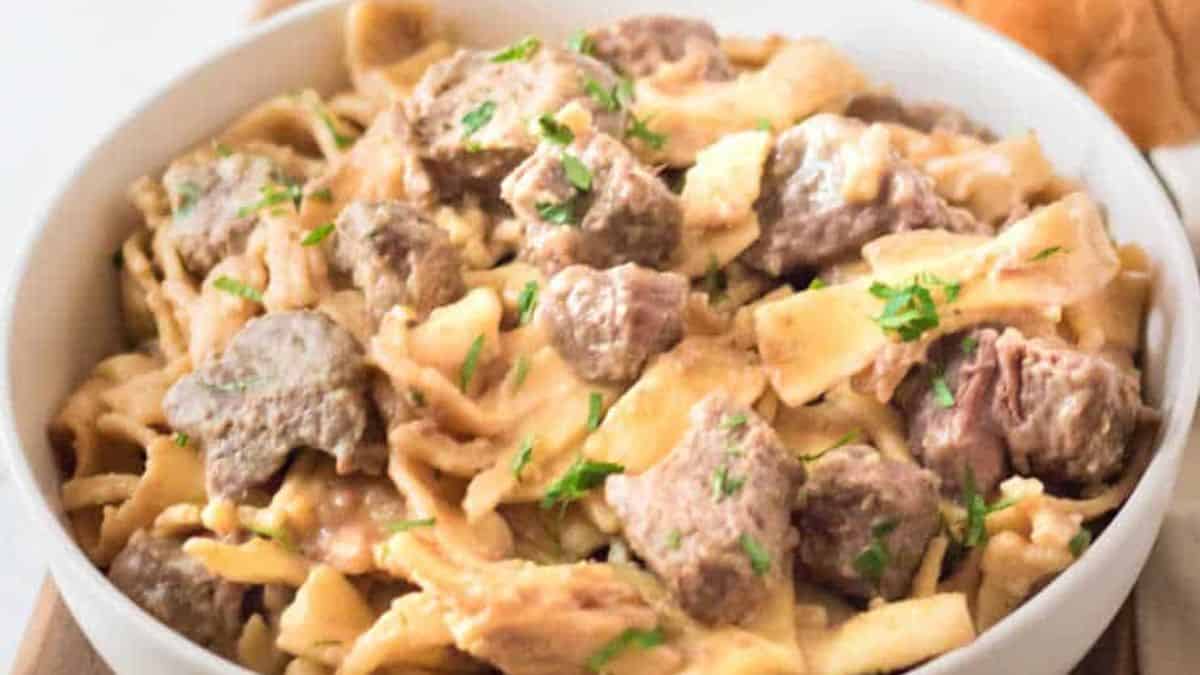 Slow Cooker Beef and Noodles