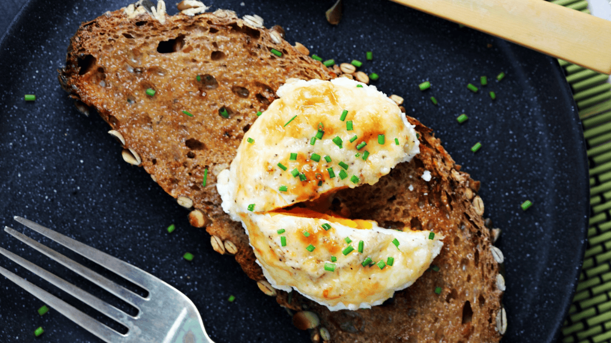 Air Fryer Baked Eggs With Cheese