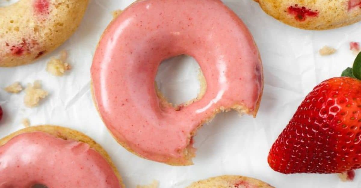 Baked Strawberry Donuts
