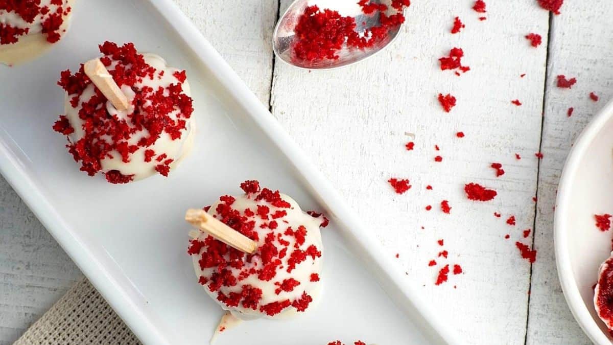 Red Velvet and White Chocolate Cake Pops