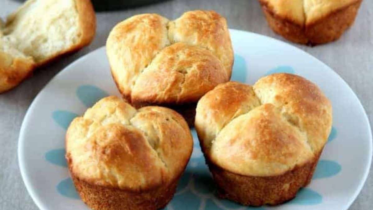 No Knead Cloverleaf Rolls