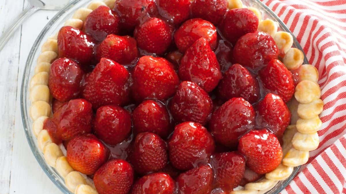 Old Fashioned Strawberry Glaze Pie