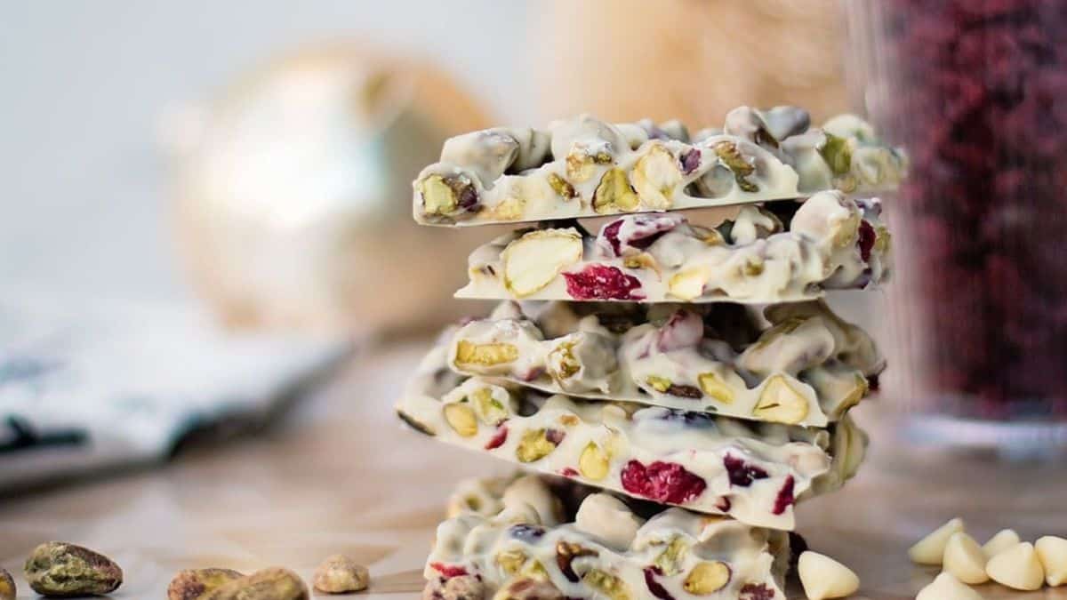 white chocolate bark with pistachio and cranberries