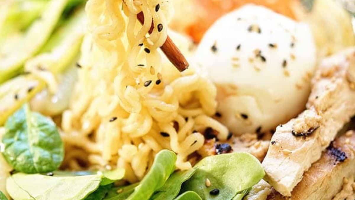 traditional ramen bowl