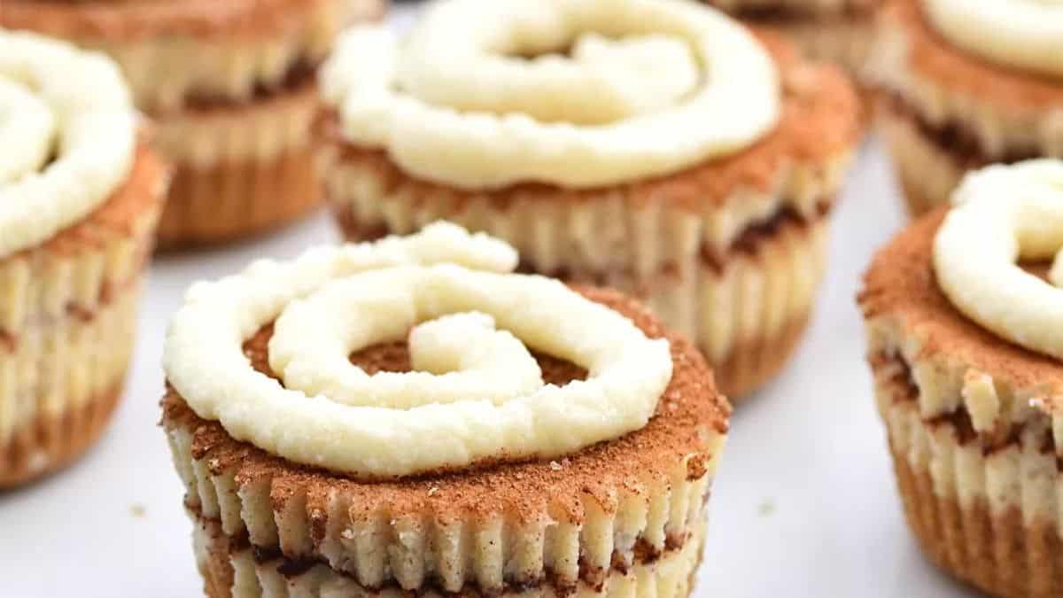Cinnamon Roll Cheesecakes