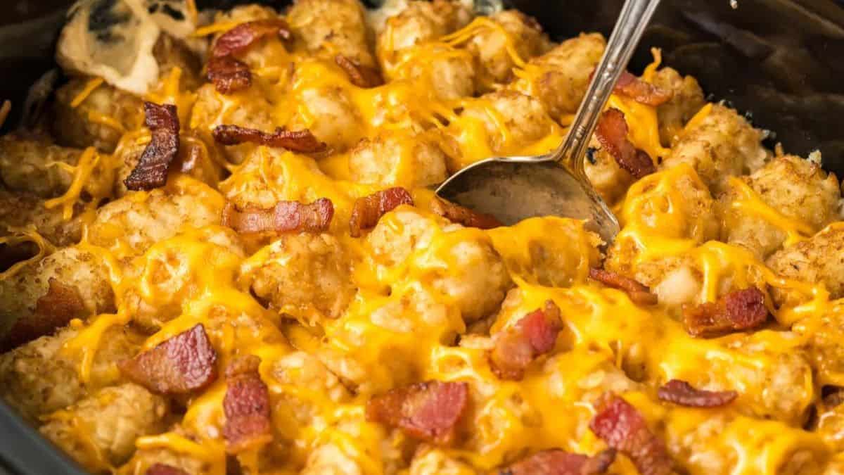 Slow Cooker Bacon Cheeseburger Tater Tot Casserole