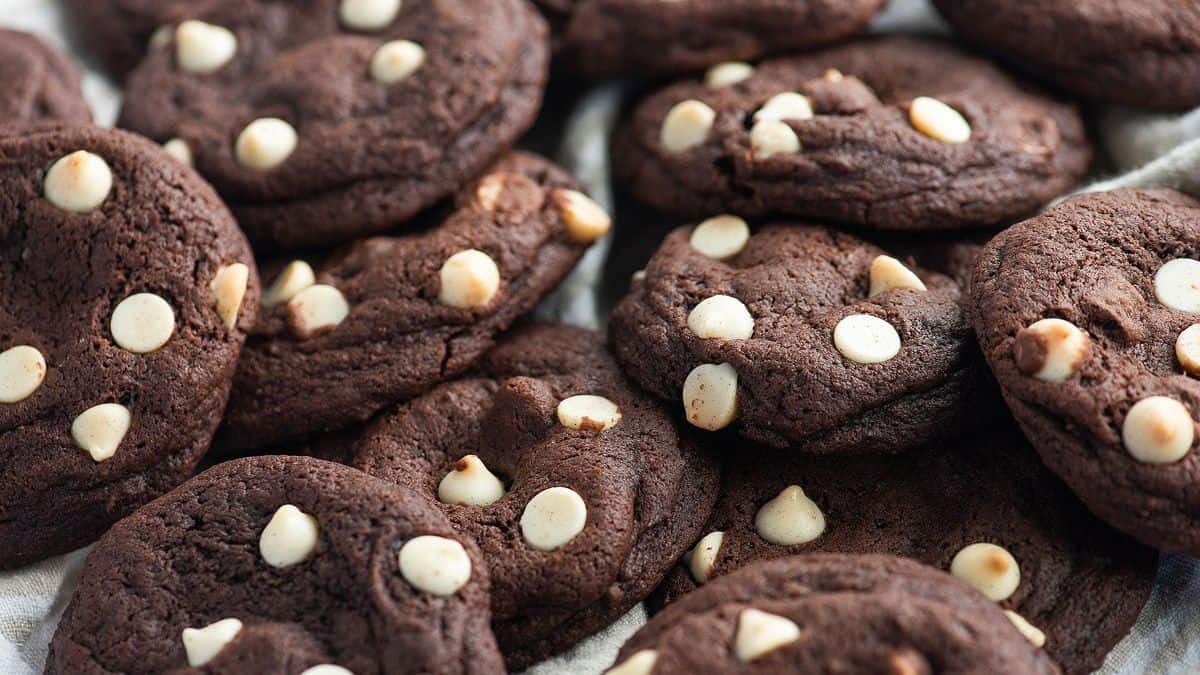 Caramel Stuffed Chocolate Cookies