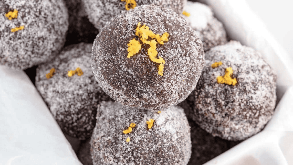Perfectly ball shaped chocolate orange truffles.