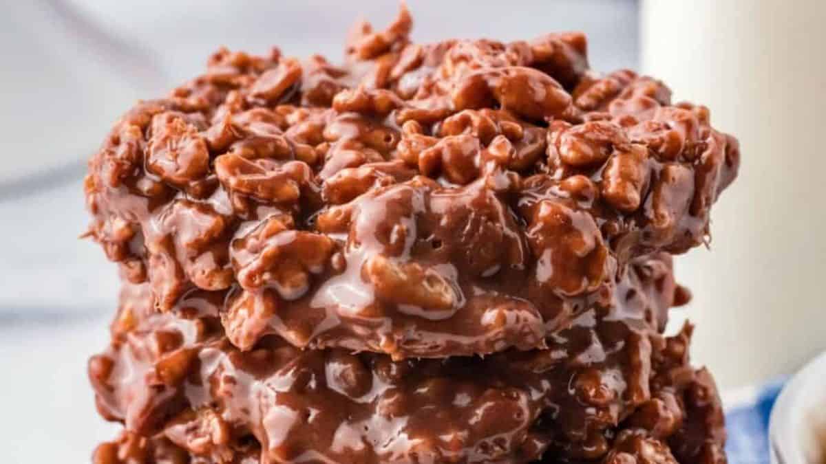 Chewy caramel and crispy rice clusters coated in chocolate.
