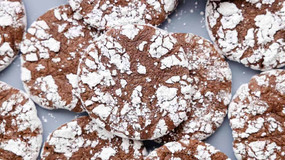 Brownie cool whip cookies that are freshly baked.