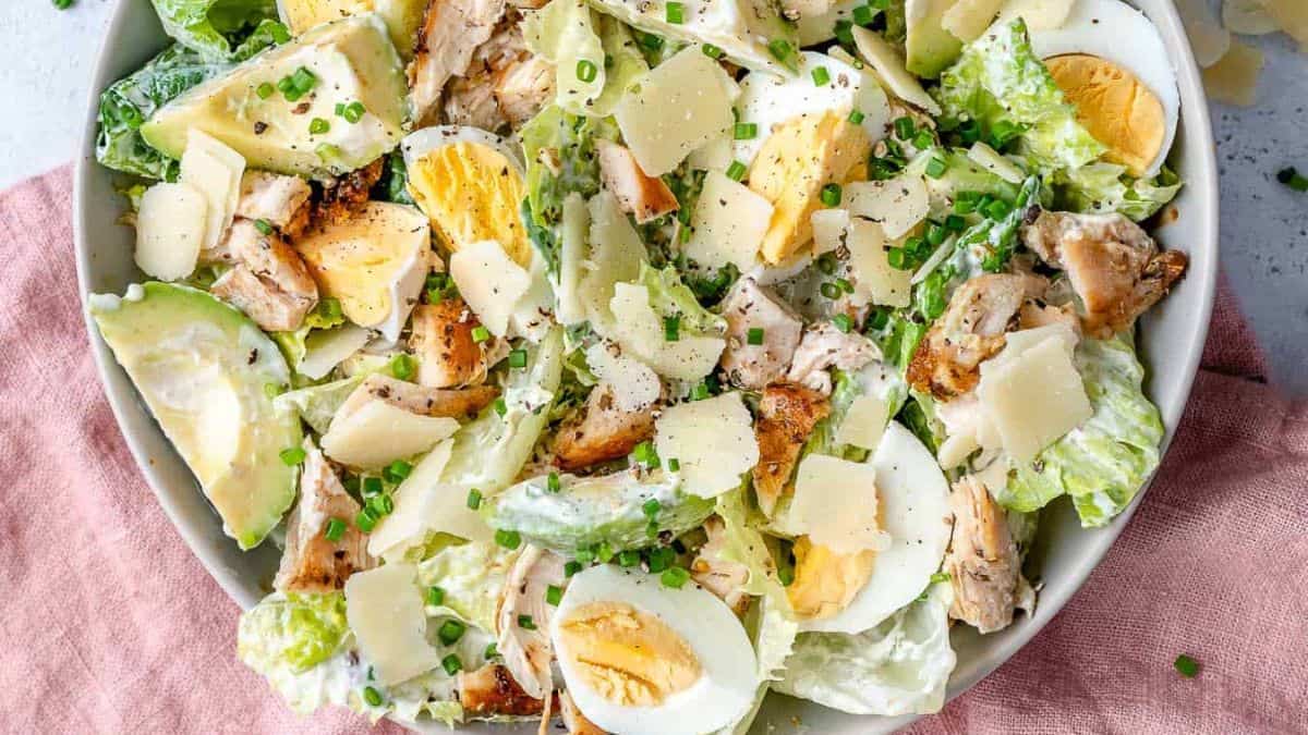 A bowl of low-carb chicken caesar salad plated beautifully.