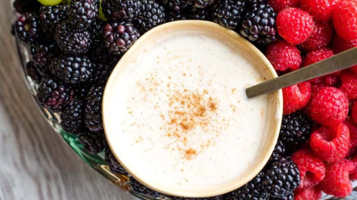 A bowl of healthy sugared-vanilla yogurt fruit dip.