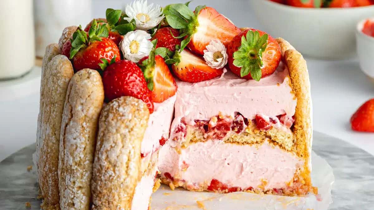 No eggs, no gelatin Charlotte Aux fraises.