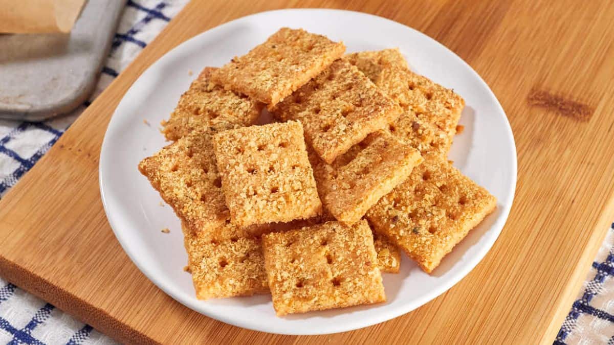 Chicken in a Biskit crackers in a snack plate.