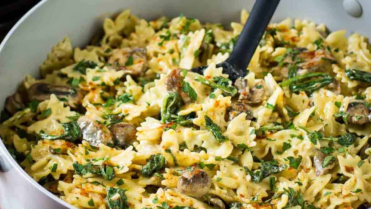 Freshly cooked creamy spinach and mushroom pasta
