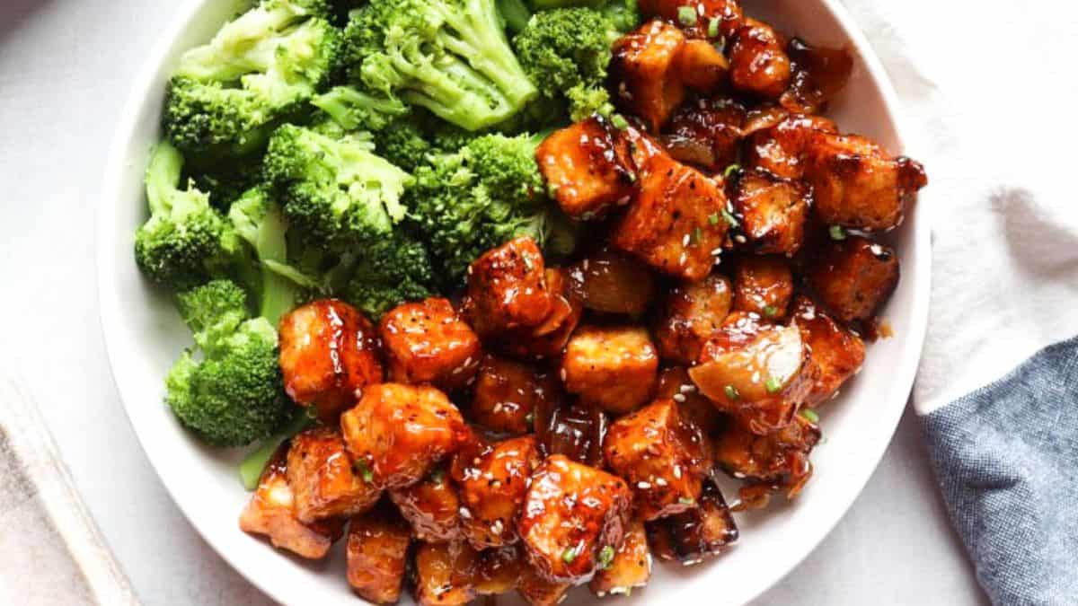 Crispy honey garlic tofu with broccoli.