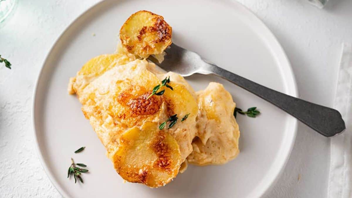 A serving of cheesy scalloped potatoes.