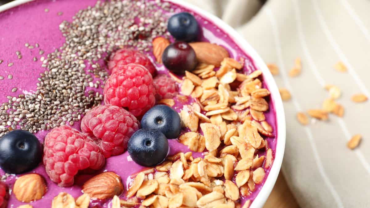 Smoothie Bowl with Granola and Seeds