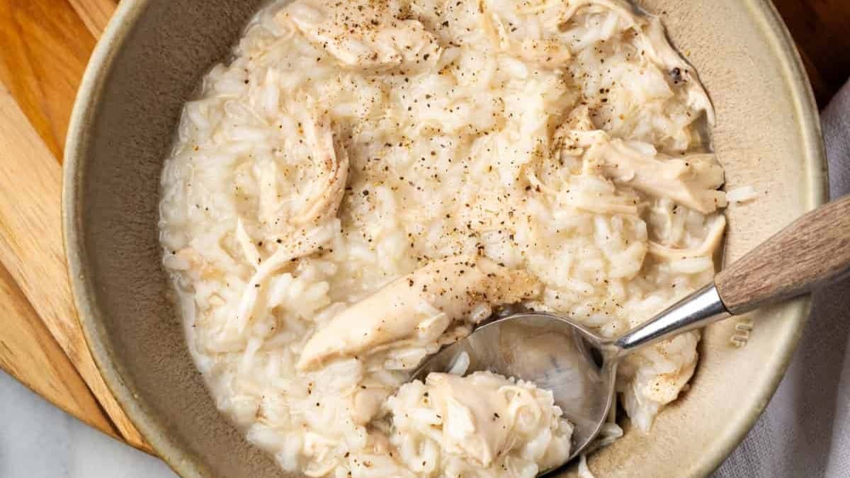 A bowl of Southern chicken and rice.