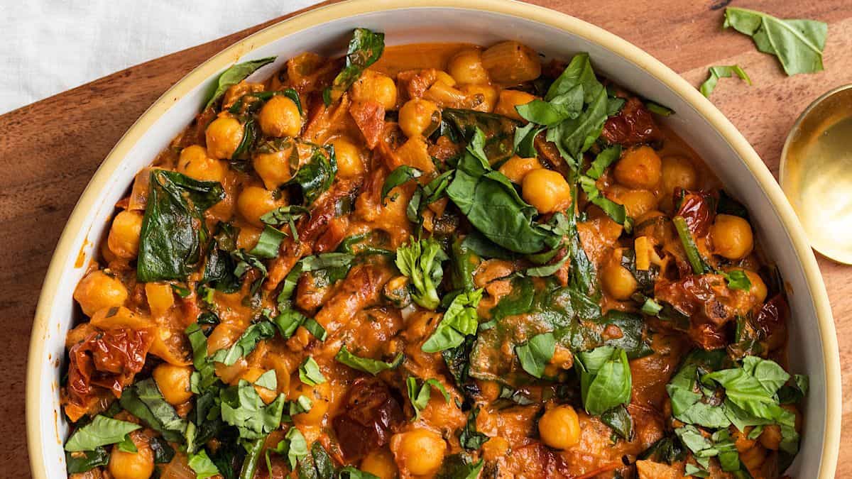 Freshly cooked vegan Tuscan chickpeas.