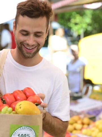 couple at farmers market