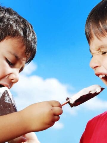 kids eating ice cream