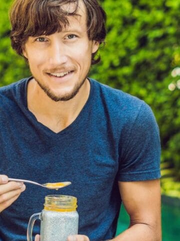 man eating chia pudding