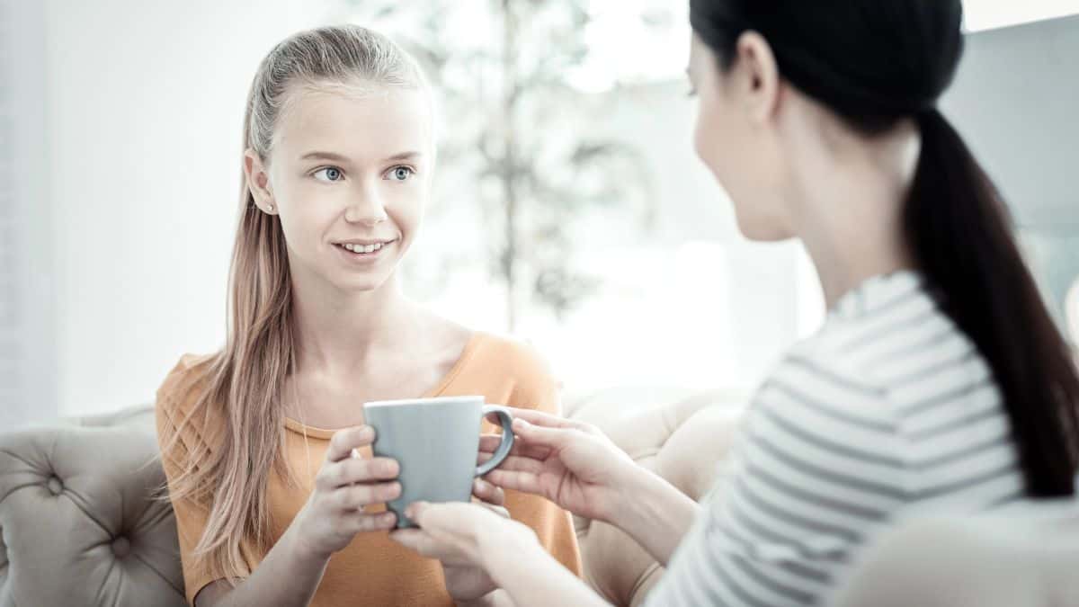 women drinking tea