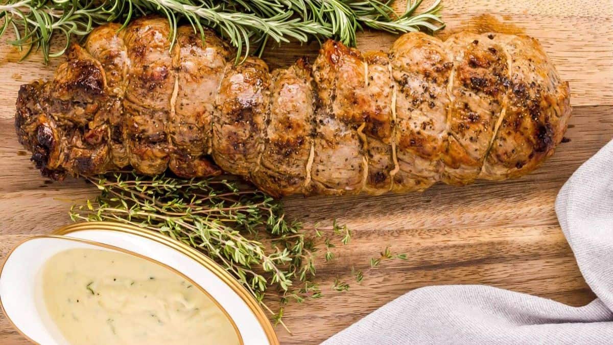 Beautifully cooked beef tenderloin with Gorgonzola sauce which recipe is written by Ina Garten.