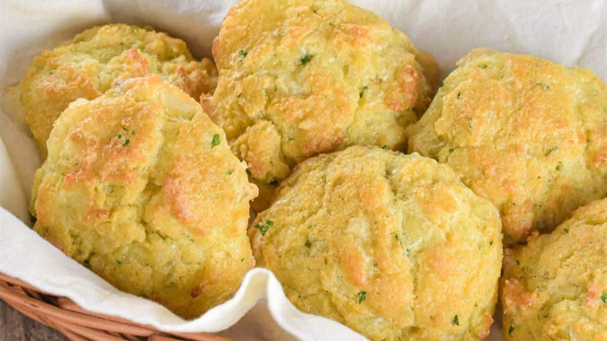 Cheesy low-carb biscuits.