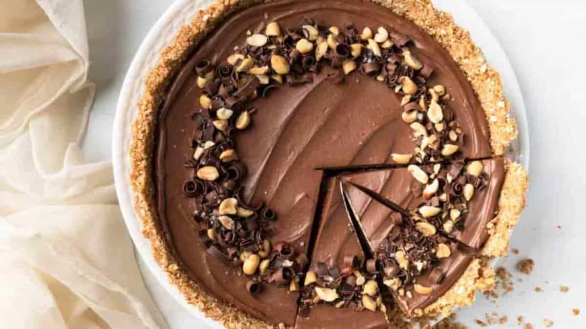 A peanut butter chocolate pretzel pie in a plate.