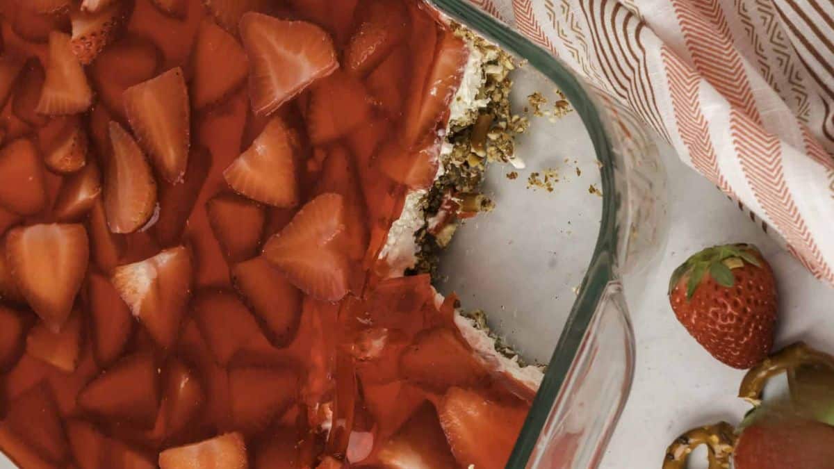 A picture of a baking pan with strawberry pretzel in it.