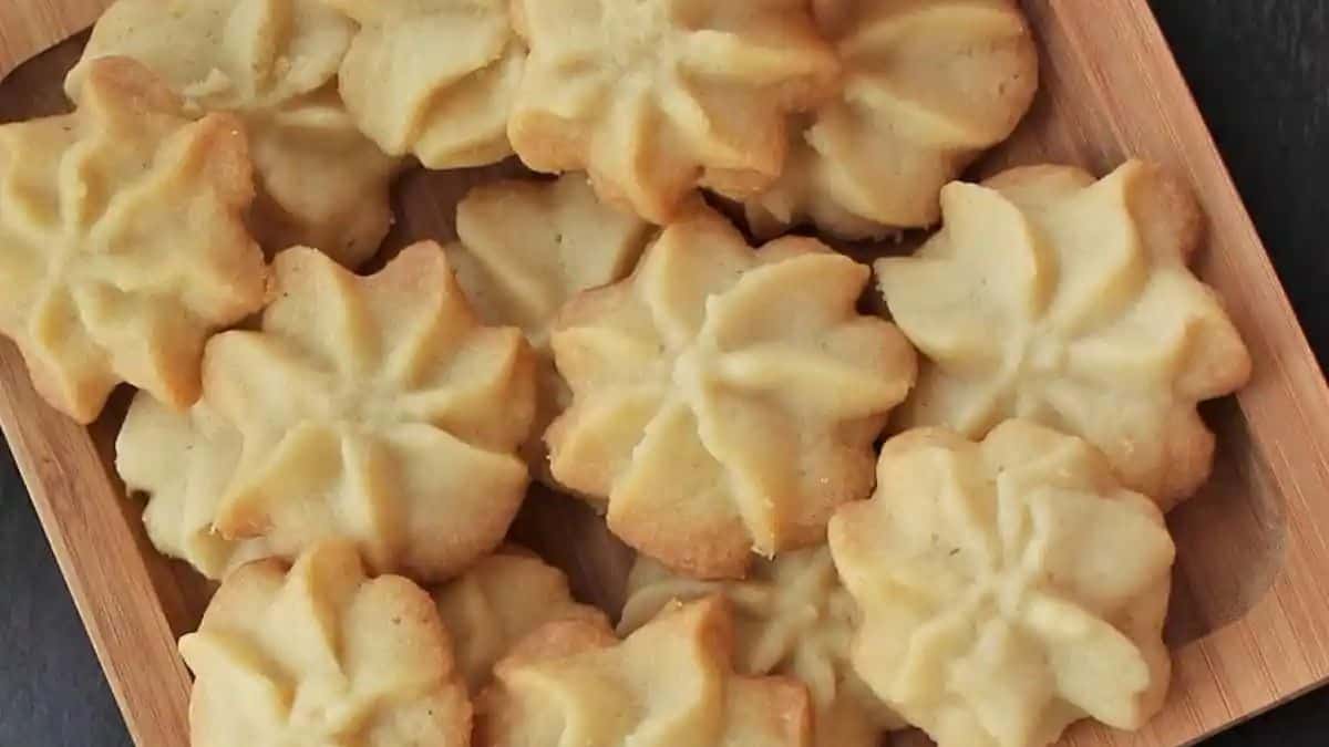 A few pieces of Danish cookies. 