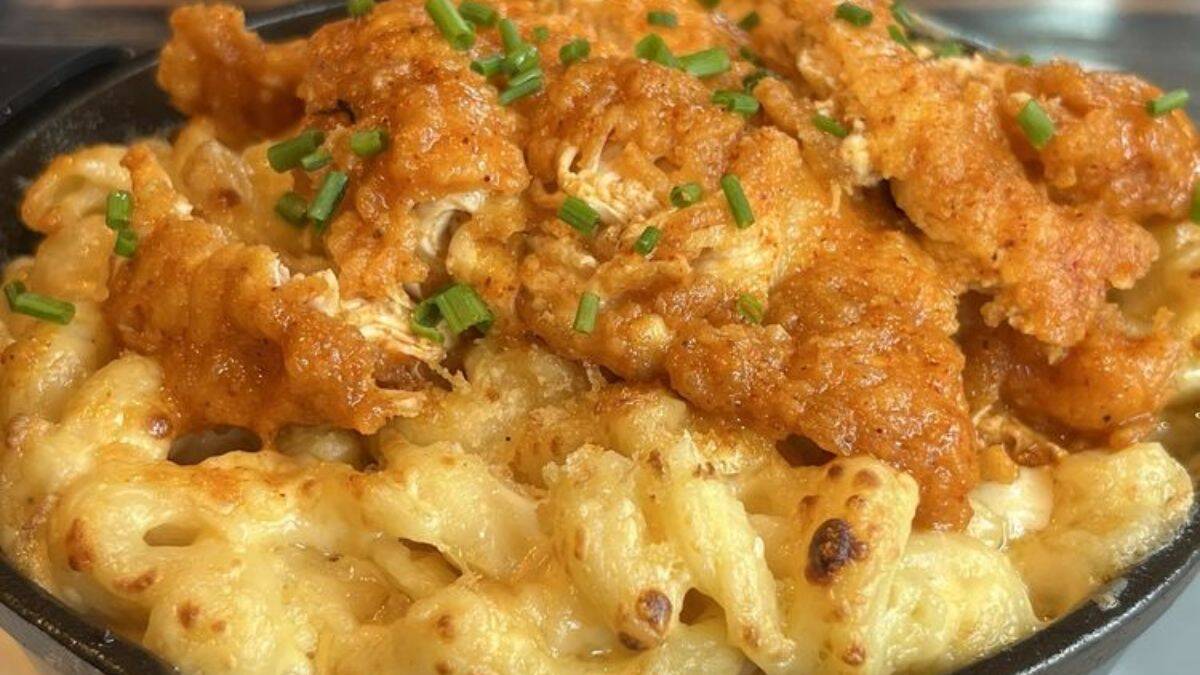 The Stillery's hot chicken mac & cheese